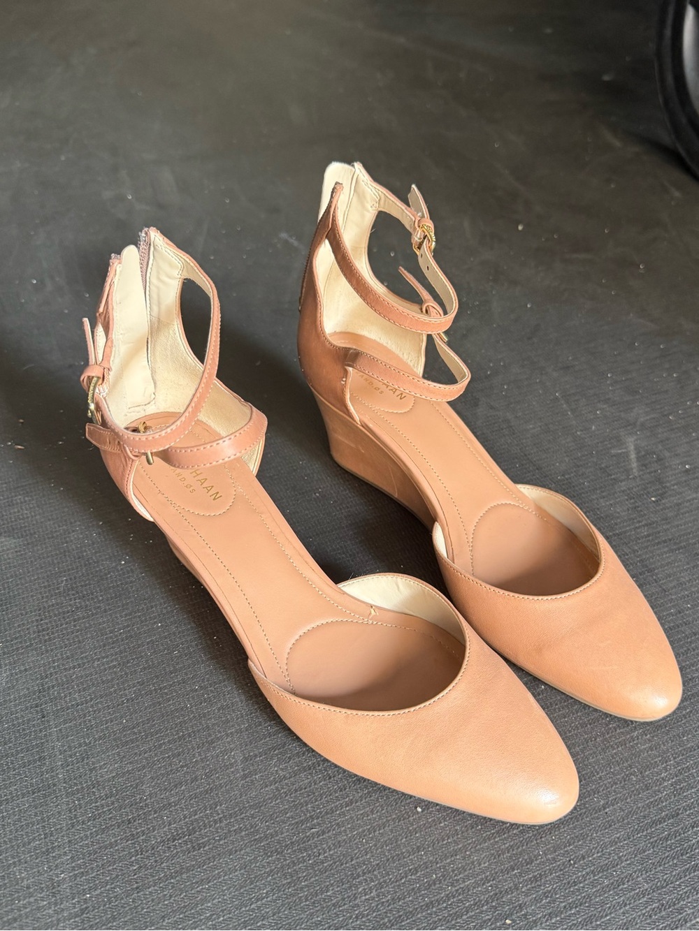 Cole Haan Double Strap Zip Back Wedge Beige size 7.5